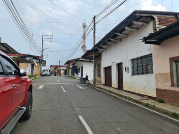 Lamas acoge bien a los visitantes, es un lugar increíble para vivir. La casa está a solo una cuadra de su Plaza.