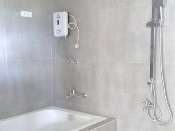5Bedroom Accessible Single Detached House and Lot near Tanauan City Exit