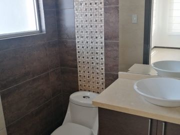 OPORTUNIDAD CASA AMPLIA 260m2 3 HABITACIONES SAN JUAN CUMBAYA