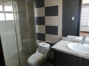 OPORTUNIDAD CASA AMPLIA 260m2 3 HABITACIONES SAN JUAN CUMBAYA