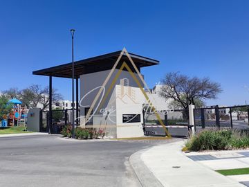 Casa en Queretaro con estacionamiento semitechado ppasillo lateral Entrega Inmediata Zire Zona Zakia condominio con alberca