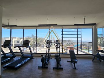 Casa en Queretaro con estacionamiento semitechado ppasillo lateral Entrega Inmediata Zire Zona Zakia condominio con alberca