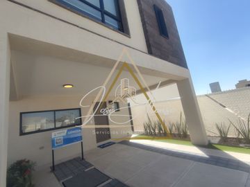 Casa en Queretaro con estacionamiento semitechado ppasillo lateral Entrega Inmediata Zire Zona Zakia condominio con alberca