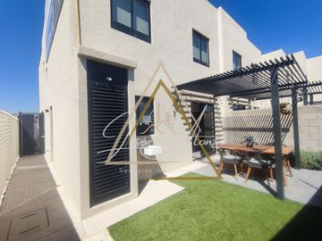 Casa en Queretaro con estacionamiento semitechado ppasillo lateral Entrega Inmediata Zire Zona Zakia condominio con alberca