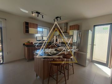 Casa en Queretaro con estacionamiento semitechado ppasillo lateral Entrega Inmediata Zire Zona Zakia condominio con alberca