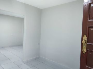 VENDO CASA DE UN PISO EN LA URB.PIURA