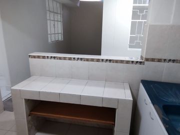 VENDO CASA DE UN PISO EN LA URB.PIURA