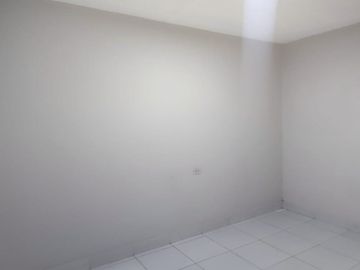 VENDO CASA DE UN PISO EN LA URB.PIURA