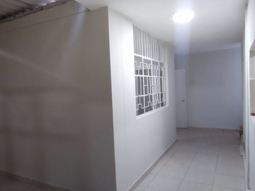 VENDO CASA DE UN PISO EN LA URB.PIURA