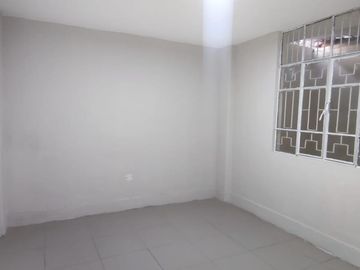 VENDO CASA DE UN PISO EN LA URB.PIURA
