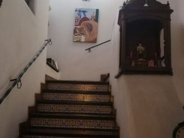EXCELENTE CASA, ARQUITECTURA MUY CALIDA CON GRAN TERRAZA