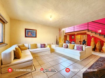 CASA EN VENTA CON ALBERCA Y JARDÍN AMPLIOS ESPACIOS JARDINES DE MOCAMBO
