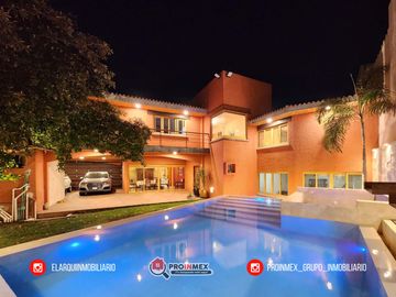 CASA EN VENTA CON ALBERCA Y JARDÍN AMPLIOS ESPACIOS JARDINES DE MOCAMBO