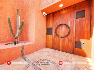 CASA EN VENTA CON ALBERCA Y JARDÍN AMPLIOS ESPACIOS JARDINES DE MOCAMBO