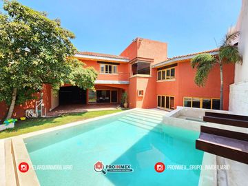 CASA EN VENTA CON ALBERCA Y JARDÍN AMPLIOS ESPACIOS JARDINES DE MOCAMBO