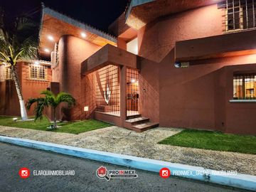 CASA EN VENTA CON ALBERCA Y JARDÍN AMPLIOS ESPACIOS JARDINES DE MOCAMBO