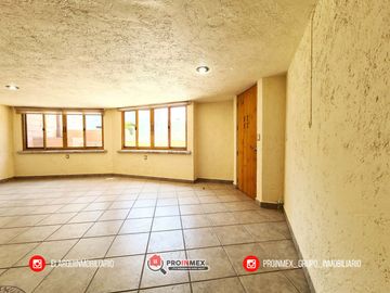 CASA EN VENTA CON ALBERCA Y JARDÍN AMPLIOS ESPACIOS JARDINES DE MOCAMBO