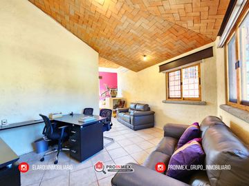 CASA EN VENTA CON ALBERCA Y JARDÍN AMPLIOS ESPACIOS JARDINES DE MOCAMBO