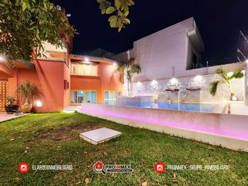 CASA EN VENTA CON ALBERCA Y JARDÍN AMPLIOS ESPACIOS JARDINES DE MOCAMBO
