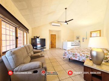 CASA EN VENTA CON ALBERCA Y JARDÍN AMPLIOS ESPACIOS JARDINES DE MOCAMBO
