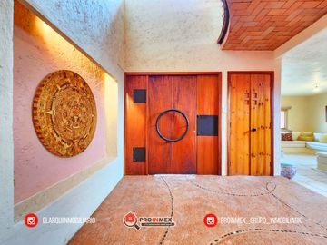 CASA EN VENTA CON ALBERCA Y JARDÍN AMPLIOS ESPACIOS JARDINES DE MOCAMBO