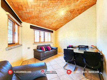 CASA EN VENTA CON ALBERCA Y JARDÍN AMPLIOS ESPACIOS JARDINES DE MOCAMBO