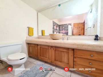 CASA EN VENTA CON ALBERCA Y JARDÍN AMPLIOS ESPACIOS JARDINES DE MOCAMBO