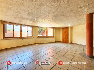 CASA EN VENTA CON ALBERCA Y JARDÍN AMPLIOS ESPACIOS JARDINES DE MOCAMBO