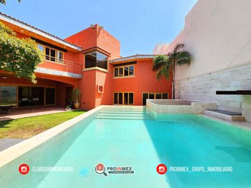 CASA EN VENTA CON ALBERCA Y JARDÍN AMPLIOS ESPACIOS JARDINES DE MOCAMBO