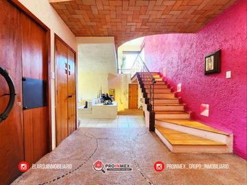 CASA EN VENTA CON ALBERCA Y JARDÍN AMPLIOS ESPACIOS JARDINES DE MOCAMBO
