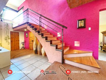 CASA EN VENTA CON ALBERCA Y JARDÍN AMPLIOS ESPACIOS JARDINES DE MOCAMBO