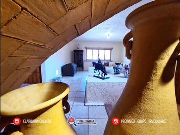 CASA EN VENTA CON ALBERCA Y JARDÍN AMPLIOS ESPACIOS JARDINES DE MOCAMBO