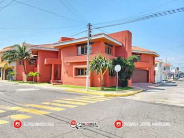 CASA EN VENTA CON ALBERCA Y JARDÍN AMPLIOS ESPACIOS JARDINES DE MOCAMBO