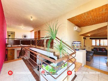CASA EN VENTA CON ALBERCA Y JARDÍN AMPLIOS ESPACIOS JARDINES DE MOCAMBO