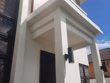 NEWLY BUILT FURNISHED MODERN HOME NEAR SM AND MCARTHUR HWAY SAN FERNANDO