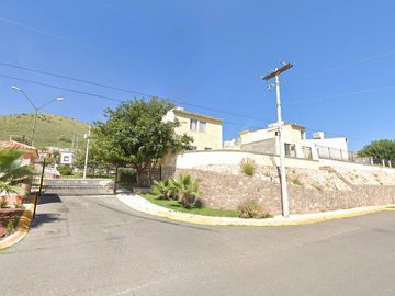 ¡¡Atención Inversionistas!! Venta de Casa en Remate Bancario, Col. Paseos de Chihuahua.
