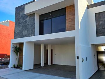 Casa en Venta con #Roofgarden y Vista a la Laguna de Mandinga, ubicada en la Zona ➕️ Exclusiva de Veracruz.
