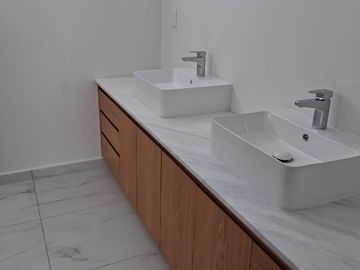 VENDO CASA NUEVA BOSQUE ESMERALADA UNICA