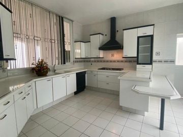 CASA  VENTA BUGAMBILIAS  OPORTUNIDAD ZAPOPAN JAL.