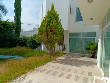 CASA  VENTA BUGAMBILIAS  OPORTUNIDAD ZAPOPAN JAL.