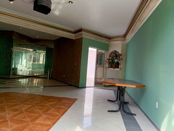 CASA  VENTA BUGAMBILIAS  OPORTUNIDAD ZAPOPAN JAL.