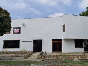 VENDO CASA ESQUINERA  CALI VALLE DEL CAUCA BARRIO SAN VICENTE SECTOR CHIPICHAPE NORTE DE