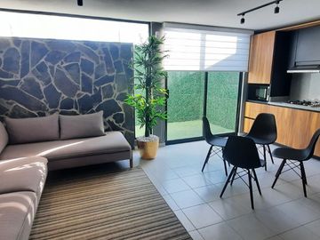 Hermosa Casa con Bonitos Acabados, Super bien Distribuida. (Zona Pueblito Colonial)