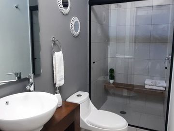 Hermosa Casa con Bonitos Acabados, Super bien Distribuida. (Zona Pueblito Colonial)