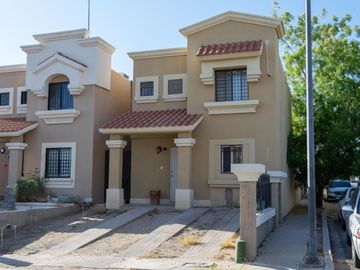 Casa amueblada en renta en Urbi Villa Alameda, Los Fresnos Residencial.