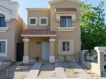 Casa amueblada en renta en Urbi Villa Alameda, Los Fresnos Residencial.