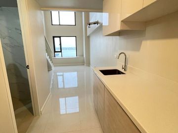 For Sale 1Bedroom Loft Unit in Mandani Bay Suites Tower 2, Mandaue City, Cebu