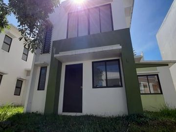 3BR 3T&B 1CG H&L in Cainta near Marcos Hiway