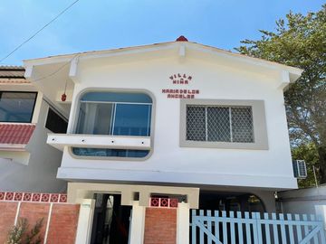 En venta casa de 6 dormitorios en Salinas