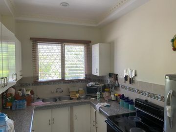 En venta casa de 6 dormitorios en Salinas